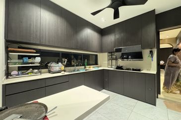 Super Cheap Fully Renovated 3 Storey Semi D @ Pandan Perdana,19 Perdana