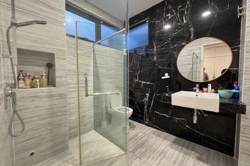 Super Cheap Fully Renovated 3 Storey Semi D @ Pandan Perdana,19 Perdana