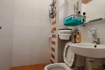 Super Cheap Renovated 2 Storey Terrace @ Ampang Saujana, Ampang