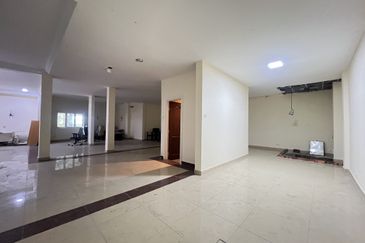 Super Cheap Corner 4 Storey Bungalow @ Bukit Segar 