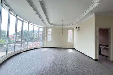 Super Cheap Corner 4 Storey Bungalow @ Bukit Segar 