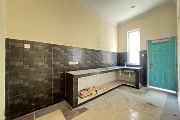 Super Cheap Corner 4 Storey Bungalow @ Bukit Segar 