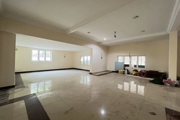 Super Cheap Corner 4 Storey Bungalow @ Bukit Segar 