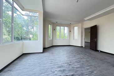 Super Cheap Corner 4 Storey Bungalow @ Bukit Segar 