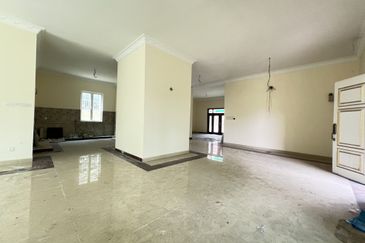 Super Cheap Corner 4 Storey Bungalow @ Bukit Segar 