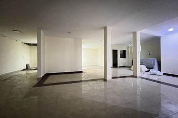 Super Cheap Corner 4 Storey Bungalow @ Bukit Segar 