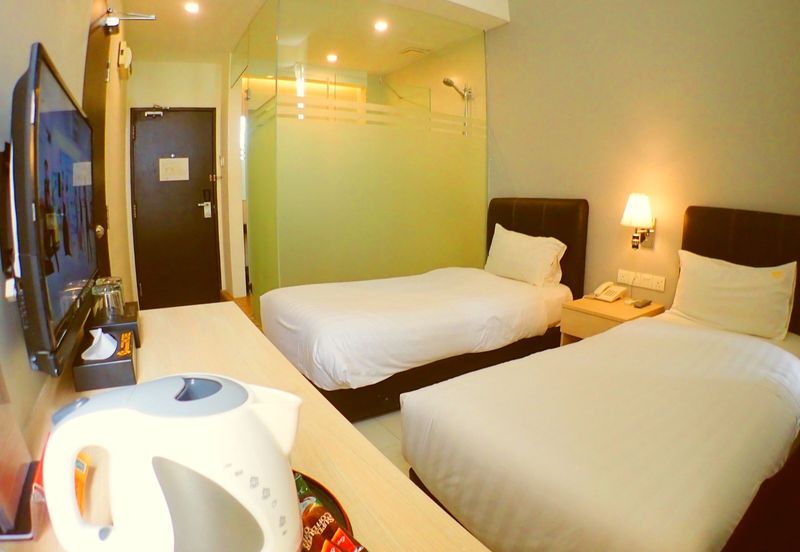 Super Cheap 3 Storey Adjoining Hotel Block @ Lakefield Sungai Besi 