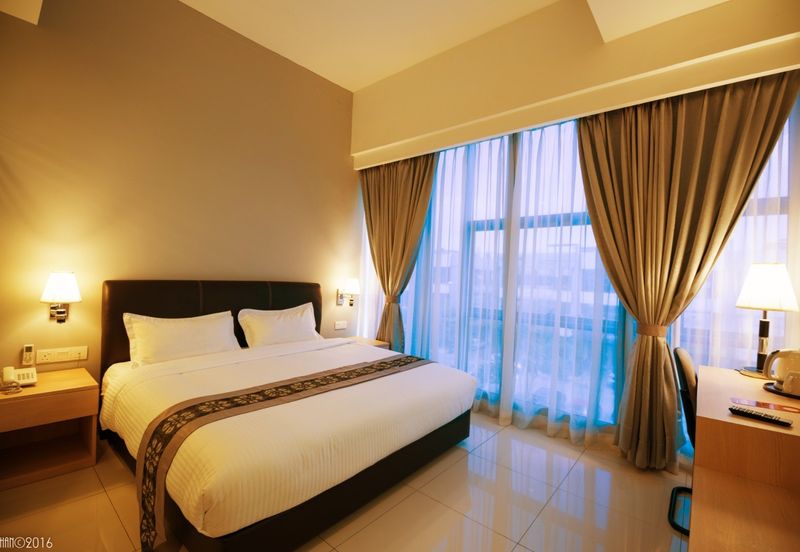 Super Cheap 3 Storey Adjoining Hotel Block @ Lakefield Sungai Besi 