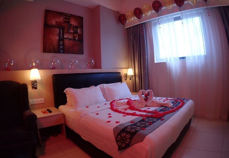 Super Cheap 3 Storey Adjoining Hotel Block @ Lakefield Sungai Besi 