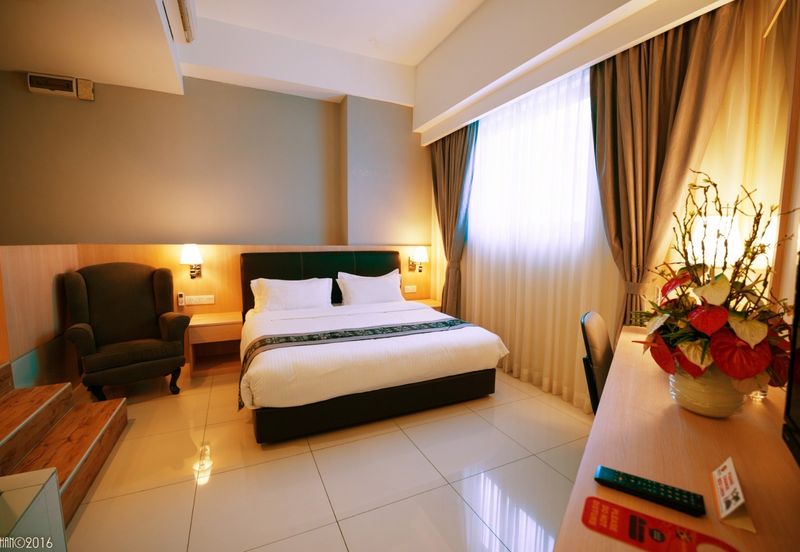 Super Cheap 3 Storey Adjoining Hotel Block @ Lakefield Sungai Besi 