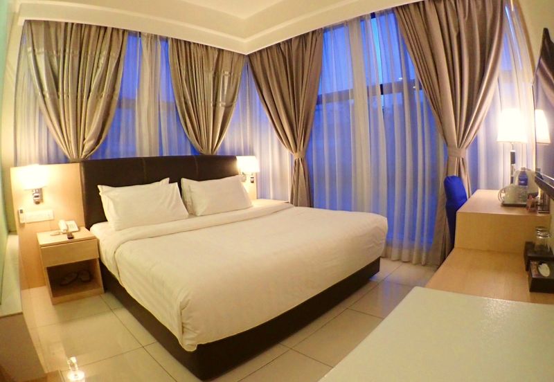 Super Cheap 3 Storey Adjoining Hotel Block @ Lakefield Sungai Besi 