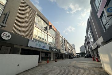 Super Cheap Corner Ground Floor Shop @ Cheras C180