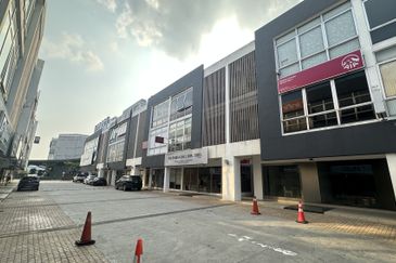 Super Cheap Corner Ground Floor Shop @ Cheras C180