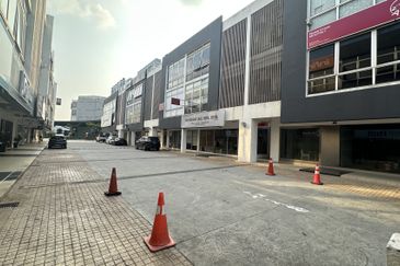 Super Cheap Corner Ground Floor Shop @ Cheras C180