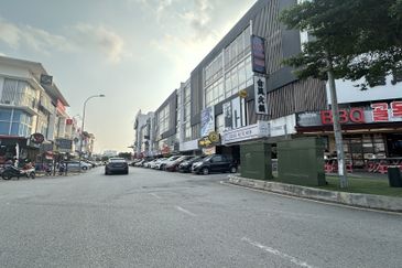 Super Cheap Corner Ground Floor Shop @ Cheras C180