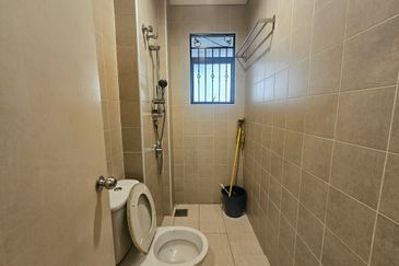 Super Cheap Renovated 2.5 Storey Semi-D, Suria Residen, Cheras