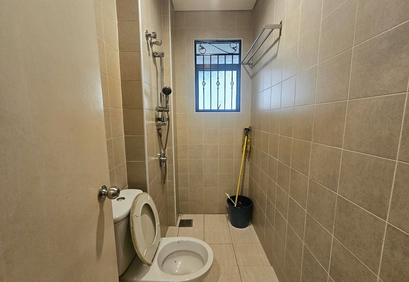 Super Cheap Renovated 2.5 Storey Semi-D, Suria Residen, Cheras