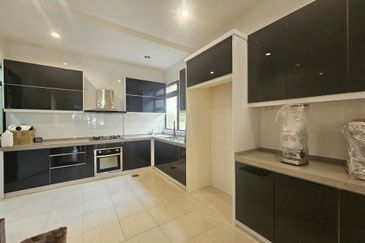 Super Cheap Renovated 2.5 Storey Semi-D, Suria Residen, Cheras