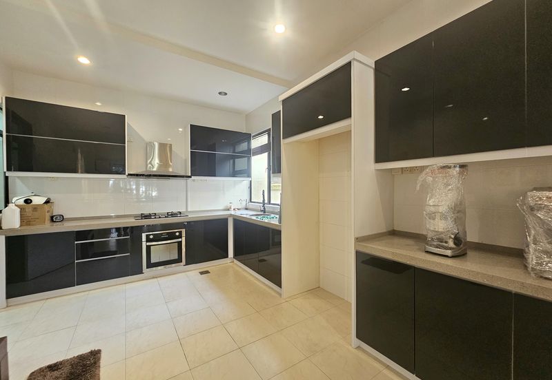 Super Cheap Renovated 2.5 Storey Semi-D, Suria Residen, Cheras