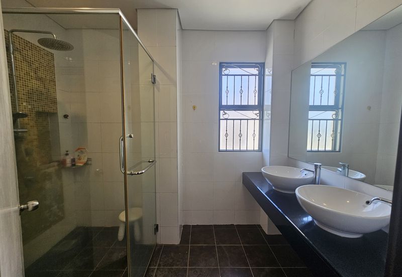 Super Cheap Renovated 2.5 Storey Semi-D, Suria Residen, Cheras