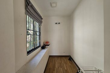 Super Cheap Renovated 2.5 Storey Semi-D, Suria Residen, Cheras