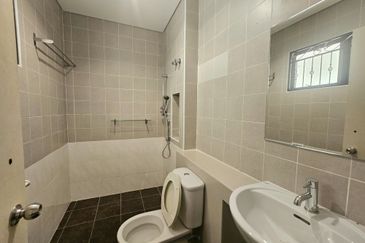 Super Cheap Renovated 2.5 Storey Semi-D, Suria Residen, Cheras