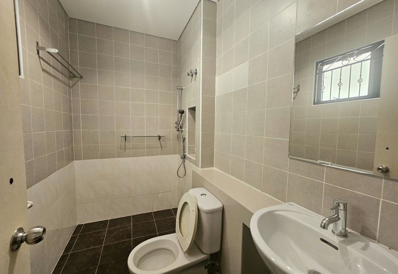 Super Cheap Renovated 2.5 Storey Semi-D, Suria Residen, Cheras