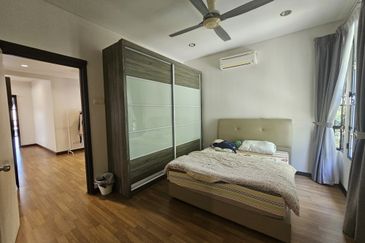 Super Cheap Renovated 2.5 Storey Semi-D, Suria Residen, Cheras