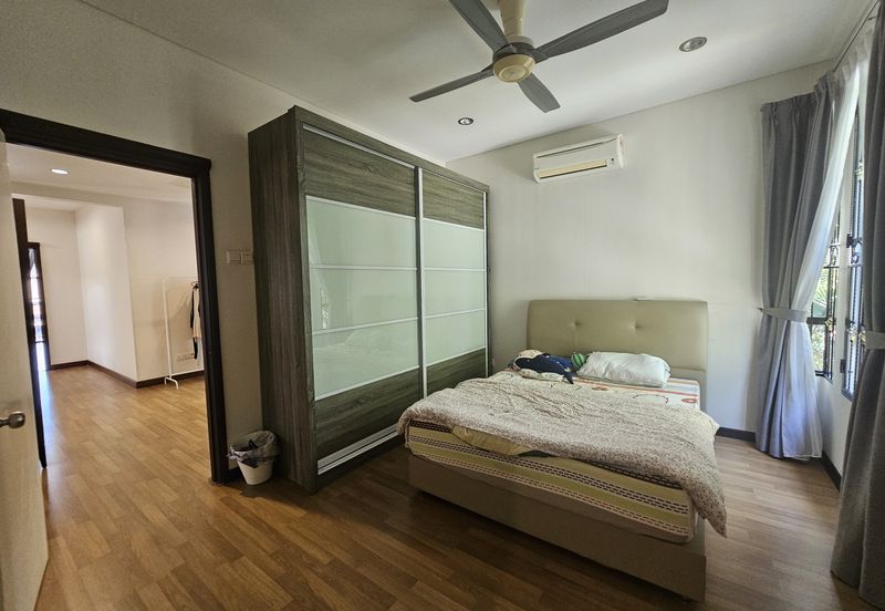 Super Cheap Renovated 2.5 Storey Semi-D, Suria Residen, Cheras