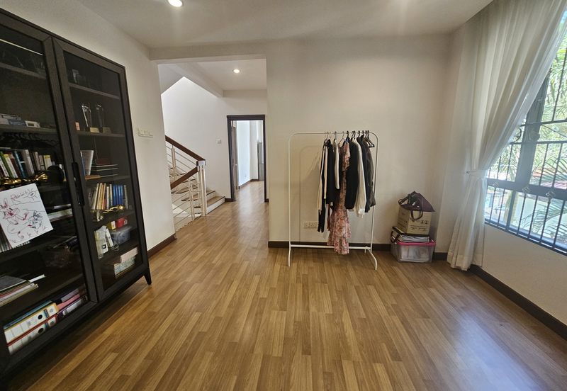 Super Cheap Renovated 2.5 Storey Semi-D, Suria Residen, Cheras