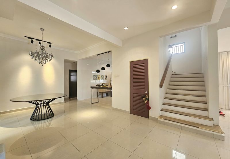 Super Cheap Renovated 2.5 Storey Semi-D, Suria Residen, Cheras