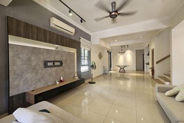 Super Cheap Renovated 2.5 Storey Semi-D, Suria Residen, Cheras