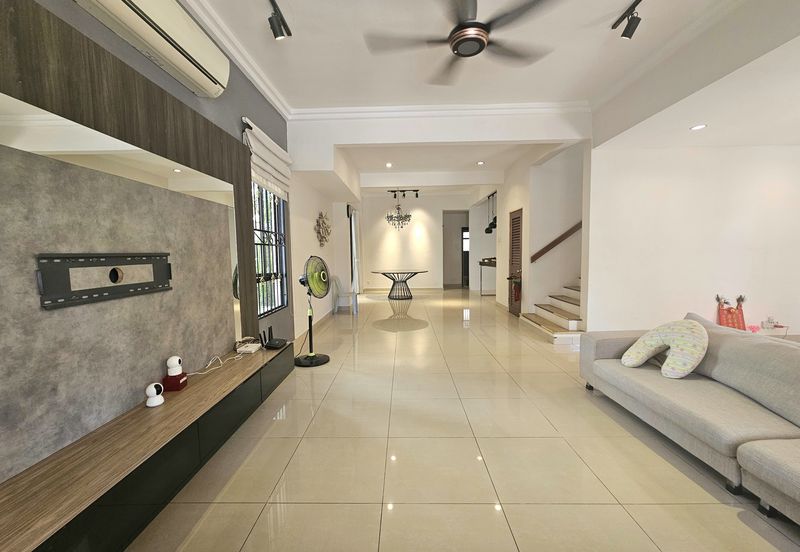 Super Cheap Renovated 2.5 Storey Semi-D, Suria Residen, Cheras