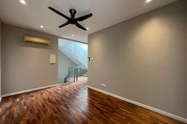 Super Cheap 3 Storey Semi-D @ East Park 72, Mahkota Cheras