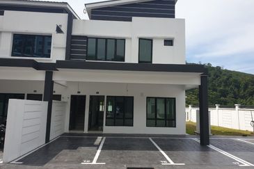 Below Market Brand New Corner Town House @ Sungai Long