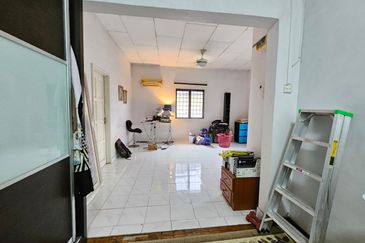 Jalan Suasana, Bandar Tun Hussein Onn