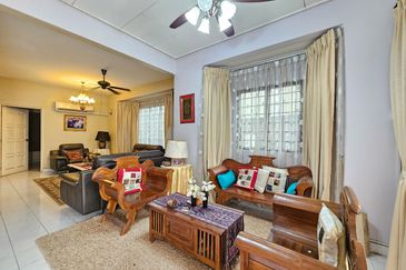 Jalan Suasana, Bandar Tun Hussein Onn