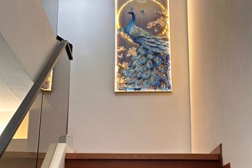 Jalan Suasana, Bandar Tun Hussein Onn