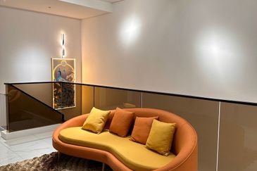 Jalan Suasana, Bandar Tun Hussein Onn