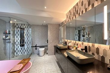 Jalan Suasana, Bandar Tun Hussein Onn