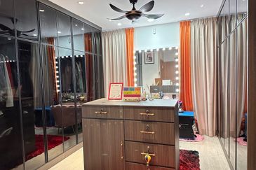 Jalan Suasana, Bandar Tun Hussein Onn