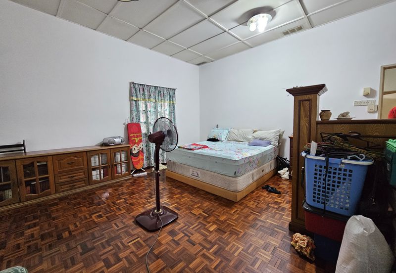 SL 8, Bandar Sungai Long