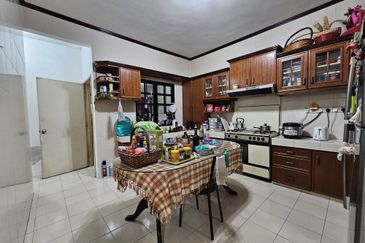 SL 8, Bandar Sungai Long