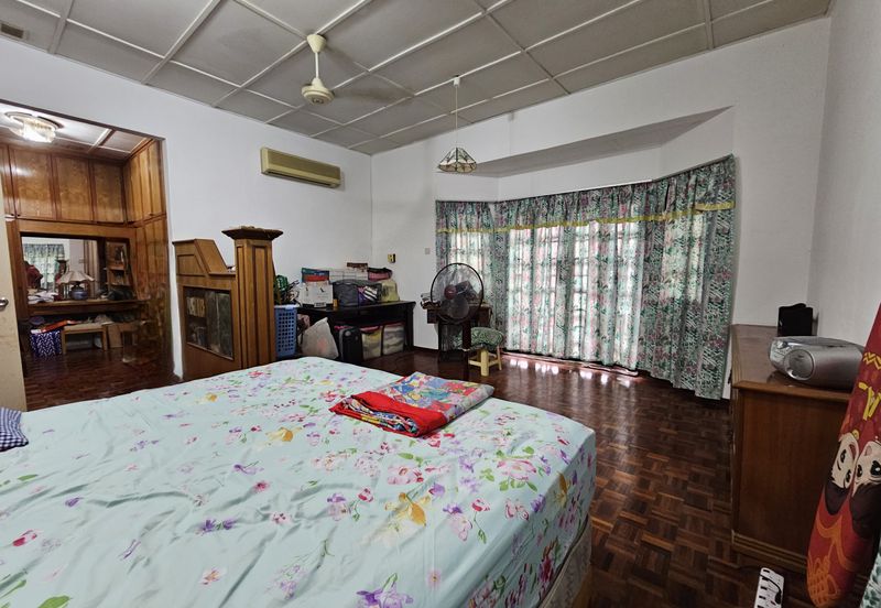 SL 8, Bandar Sungai Long