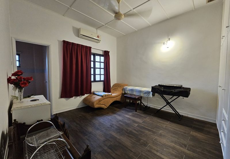 SL 8, Bandar Sungai Long