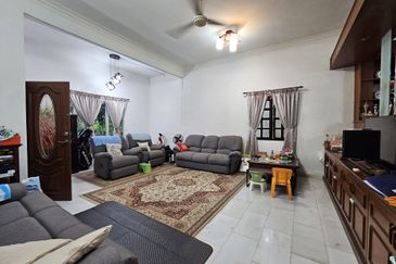 SL 8, Bandar Sungai Long