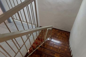 SL 9, Bandar Sungai Long