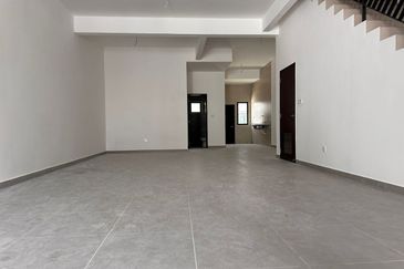 Brand New 3 sty terrace @Residensi Bukit Orkid