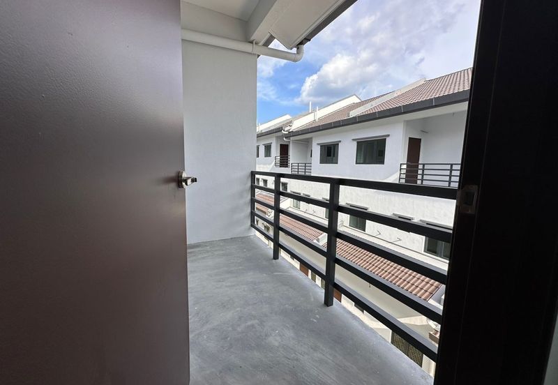 Brand New 3 sty terrace @Residensi Bukit Orkid