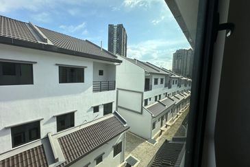 Brand New 3 sty terrace @Residensi Bukit Orkid